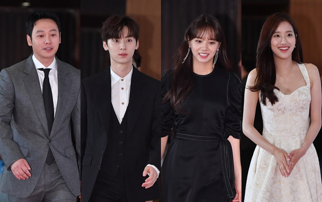 'Giải thương hiệu 2019': Hwang Minhyun đẹp hơn hoa, Na Eun (April) xinh áp đảo Hyeri (Girl's Day) Ảnh 2