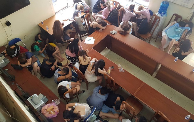 Phát hiện hơn 200 'nam thanh nữ tú' phê ma tuý tại vũ trường ăn chơi nổi tiếng Sài Gòn Ảnh 2