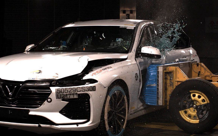 Choáng với màn thử nghiệm va chạm xe VinFast Lux tại châu Âu Ảnh 2