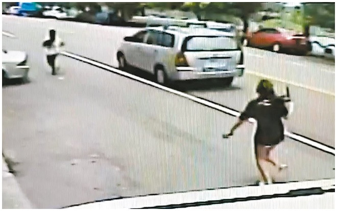 Con gái ngỗ ngược cầm dao truy sát, chém mẹ nhiều nhát chỉ vì chuyện nhỏ nhặt này Ảnh 2