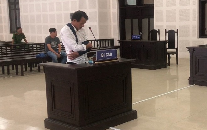 Bực tức vì bị phản bội, người đàn ông xông vào quán đánh 'phi công trẻ' rồi rạch mặt vợ cũ Ảnh 2