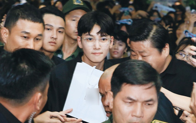 Ji Chang Wook quả đúng là cực phẩm: Chỉ một ánh mắt thôi là khiến ai cũng đổ ‘đứ đừ’ Ảnh 2