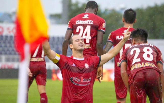 Quả phạt đền tranh cãi của TP.HCM trước Hà Nội Ảnh 2