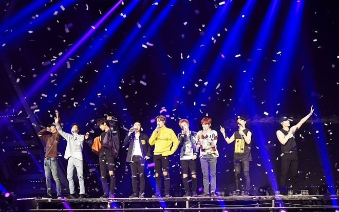 Yunho (TVXQ) bất ngờ xuất hiện trong concert của EXO khiến các fan thích thú Ảnh 2