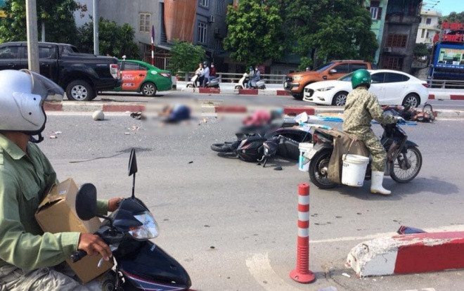 Xe khách mất lái ‘hạ gục’ hàng loạt xe trên quốc lộ làm 2 người chết, 3 người bị thương nặng Ảnh 2