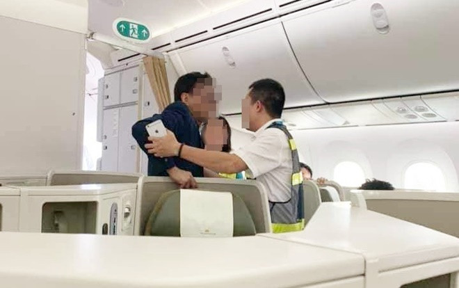 Xác minh thông tin hành khách hạng thương gia say rượu nghi sàm sỡ cô gái trẻ ngay trên máy bay Vietnam Airlines Ảnh 2