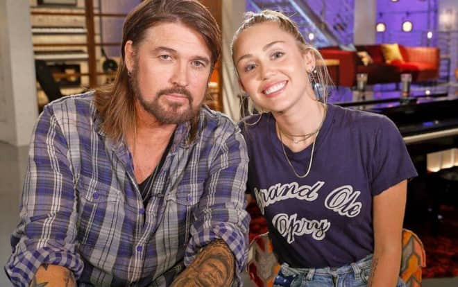 Miley Cyrus cover 'sương sương' Old Town Road: Quả nhiên là cha truyền con nối! Ảnh 2