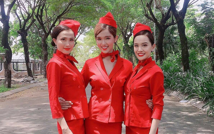 Nhật Hà khoe dáng cùng top 3 Miss Tiffany, fan thả tim mỏi tay Ảnh 2