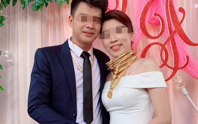 Hình ảnh cô dâu đeo vàng trĩu người khiến dân mạng xuýt xoa: 'Gánh nặng vầy ai cũng nguyện ý lấy chồng' Ảnh 2