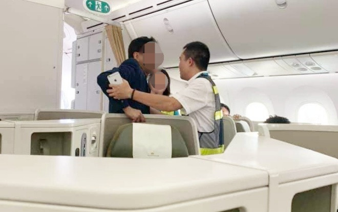 Khách hạng thương gia tiếp tục bị tố sàm sỡ tiếp viên trưởng: ‘Thậm chí còn sờ cả vào tôi’ Ảnh 2