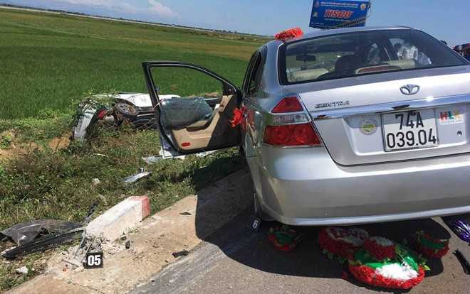 Quảng Trị: Xe hoa gặp nạn, cô dâu chú rể nhập viện Ảnh 2