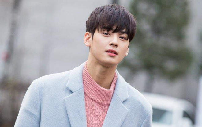 Cha Eunwoo (ASTRO) khoe vai trần quyến rũ khiến các fan phát cuồng bởi cơ lưng rắn chắc của mình Ảnh 2