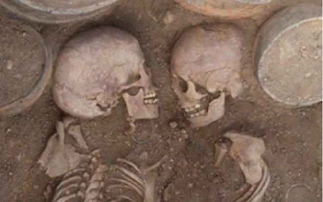 Phát hiện hài cốt ‘Romeo và Juliet’ cổ đại đang ôm lấy nhau Ảnh 2