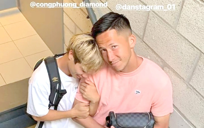 Rời xa Văn Toàn, Công Phượng e thẹn ôm ấp trai lạ đầy đình tứ Ảnh 2