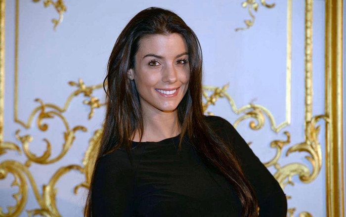 Những cầu thủ nổi tiếng xấu trai có vợ xinh như hoa hậu Ảnh 2