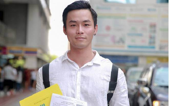 Nam sinh ĐH HUTECH gây ấn tượng với ngoại hình 'soái ca' trong ngày đầu hướng dẫn tân sinh viên làm thủ tục nhập học Ảnh 2