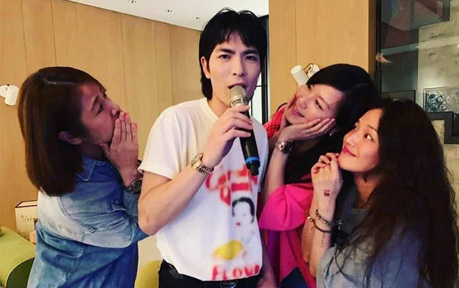 Lâm Tâm Như tụ họp cùng với bạn thân Thư Kỳ, trở thành 'fan girl' lắng nghe Tiêu Kính Đằng hát Ảnh 2