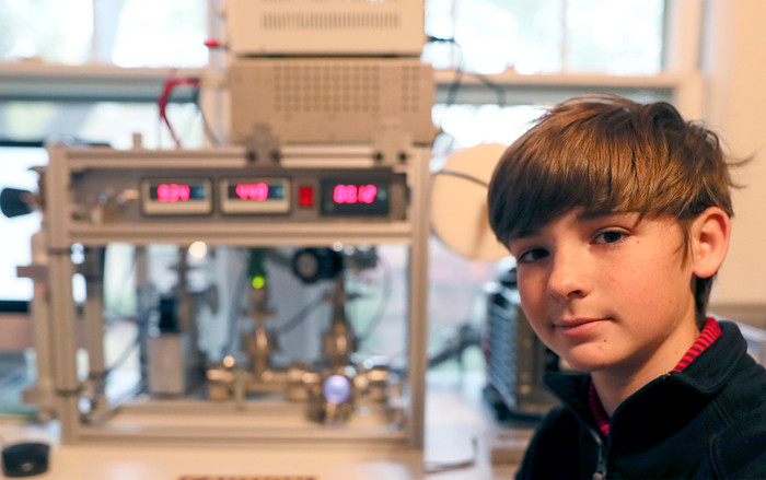 'Con nhà người ta': Chế tạo thành công lò phản ứng hạt nhân tại nhà khi chỉ 12 tuổi Ảnh 2