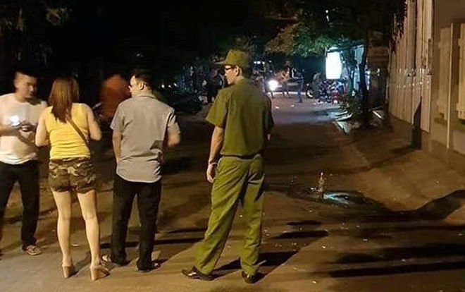 Mâu thuẫn tiền 'bo' cho tiếp viên, nam thanh niên bị con trai chủ quán karaoke đâm tử vong Ảnh 2