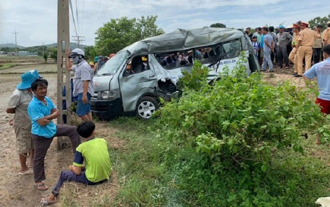 Xác định nguyên nhân ban đầu vụ tàu hỏa tông xe 16 chỗ khiến 3 người tử vong ở Bình Thuận Ảnh 2