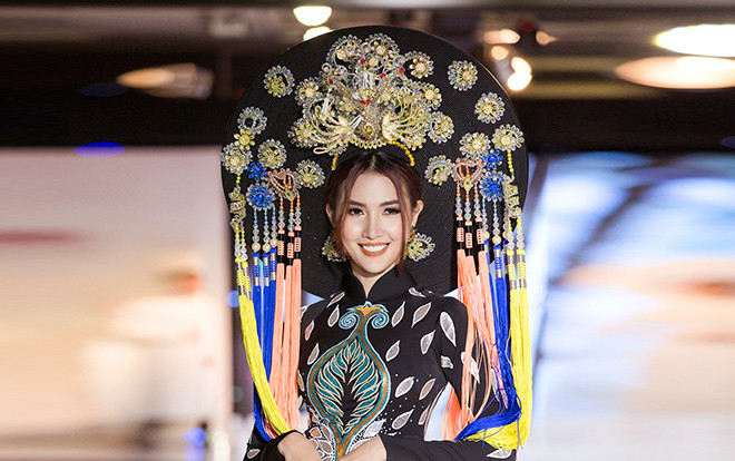 Phan Thị Mơ suýt ngất khi đội mấn hơn 8kg làm vedette show thời trang áo dài Ảnh 2