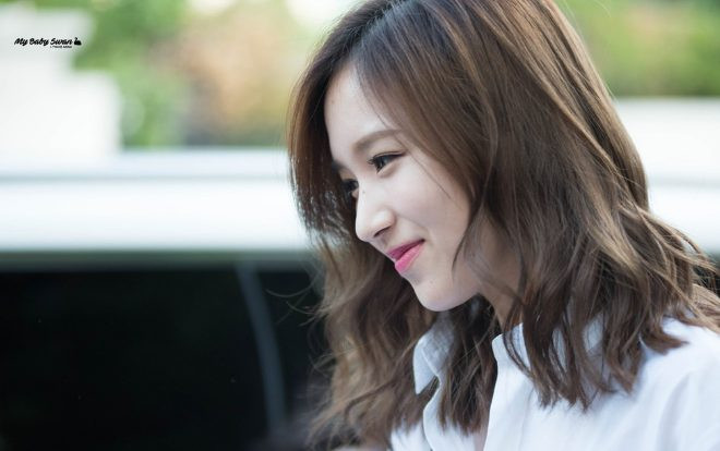 Hô biến mái tóc lửng lơ nhàm chán thành style sang chảnh Ảnh 2