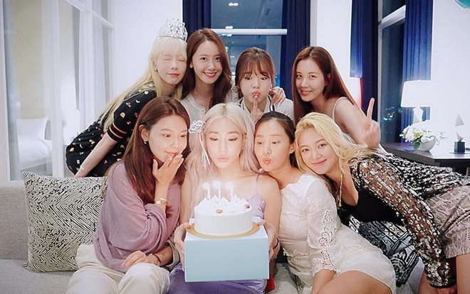 SNSD đăng tải ảnh tụ hợp trước ngày kỉ niệm debut, fan không thể kiềm lòng: 'Họ chính là tuổi trẻ của tôi' Ảnh 2