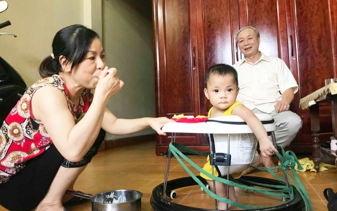 Xúc động câu chuyện làm cha ở tuổi 62: 'Chặng đường 10 năm vợ chồng tôi đi tìm kiếm mụn con thấm đẫm mồ hôi và nước mắt' Ảnh 2