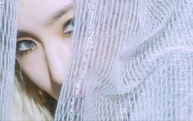 Mê mệt với 'nữ thần ánh trăng' Tiffany Young (SNSD) khí chất ngời ngời trong MV comeback 'Magnetic Moon' Ảnh 2