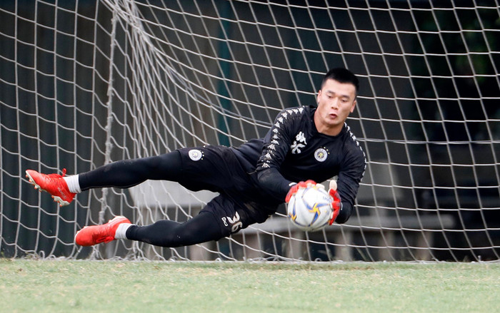 Sau 1 năm yêu bạn gái đại gia, Bùi Tiến Dũng sa sút đến mức nào? Ảnh 2