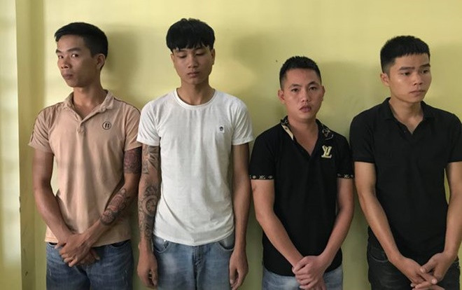 Bắt 4 đối tượng ném 'bom bẩn' vào nhà dân để ép trả nợ Ảnh 2