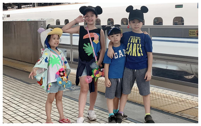 4 con nhỏ nhà Hồng Đăng, Đan Lê 'chiếm spotlight' vì quá xinh xắn đáng yêu trong loạt ảnh du lịch chung của 2 gia đình Ảnh 2