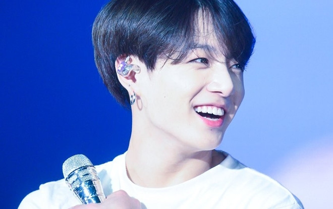 1001 biểu cảm từ quyến rũ đến đáng yêu trên sân khấu khiến fan phát cuồng của Jungkook (BTS) Ảnh 2