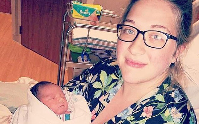 Xả súng khiến 20 người chết ở Mỹ: Người mẹ chết trong tư thế ôm chặt con trai khi lấy thân mình làm lá chắn đạn Ảnh 2