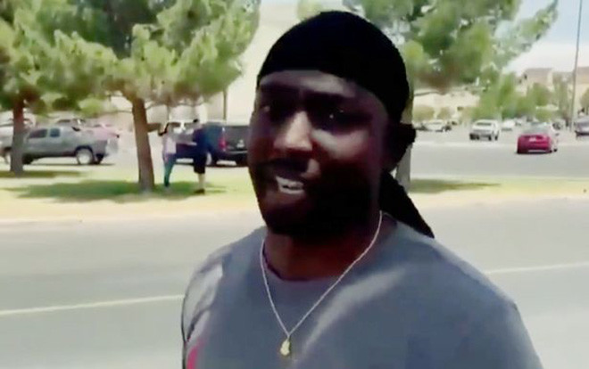 'Người hùng' nhanh trí cứu nhiều trẻ em trong vụ xả súng ở siêu thị Mỹ Ảnh 2