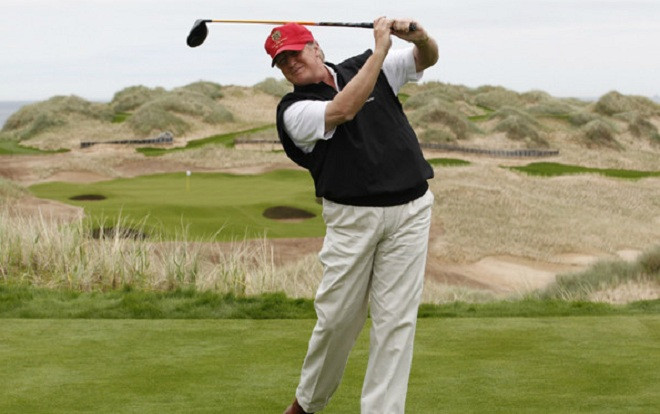 Tổng thống Trump hứng chỉ trích vì vẫn đi chơi golf và dự tiệc cưới khi Mỹ rúng động trước loạt vụ xả súng Ảnh 2
