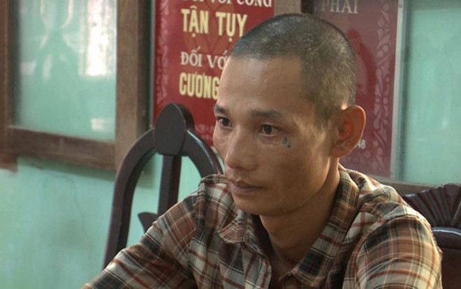 Khởi tố tài xế ô tô khách chở gỗ lậu tông xe tuần tra, hất văng CSGT vào lề đường Ảnh 2