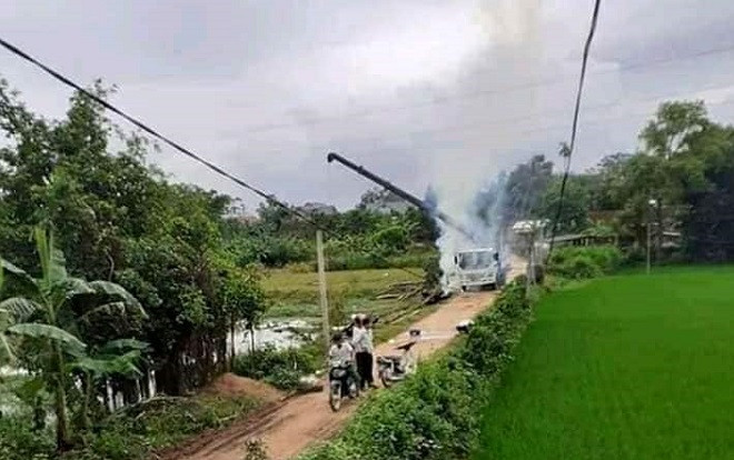 Xe cẩu vướng đường điện cao thế, nam tài xế bị giật tử vong trong khoang lái Ảnh 2