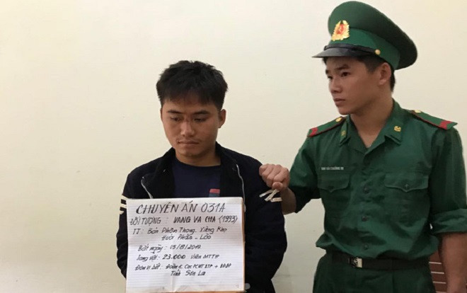 Bắt giữ giáo viên người Lào vận chuyển 23.000 viên ma túy tổng hợp Ảnh 2