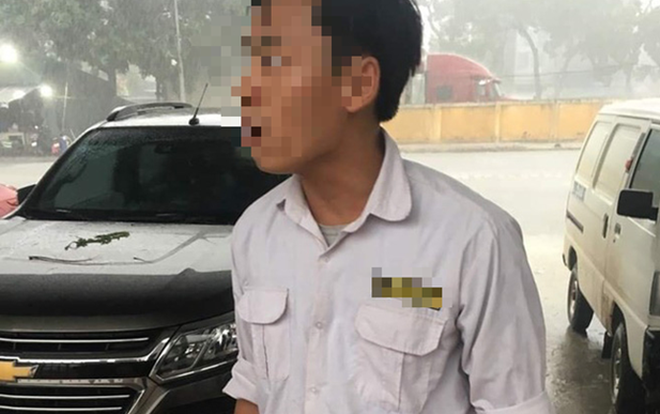 Tài xế taxi bị tố đánh tới tấp 3 cô gái ở bến xe Yên Nghĩa do chèo kéo khách không thành Ảnh 2