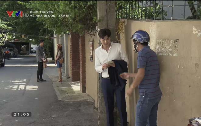 'Về nhà đi con' lại có sạn trong cảnh Vũ ghen với Thư và Quốc? Ảnh 2