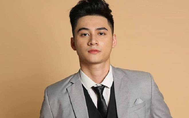 Nam vương ĐH Kinh tế Quốc dân gây sốt CĐM với vẻ ngoài điển trai, lịch lãm Ảnh 2