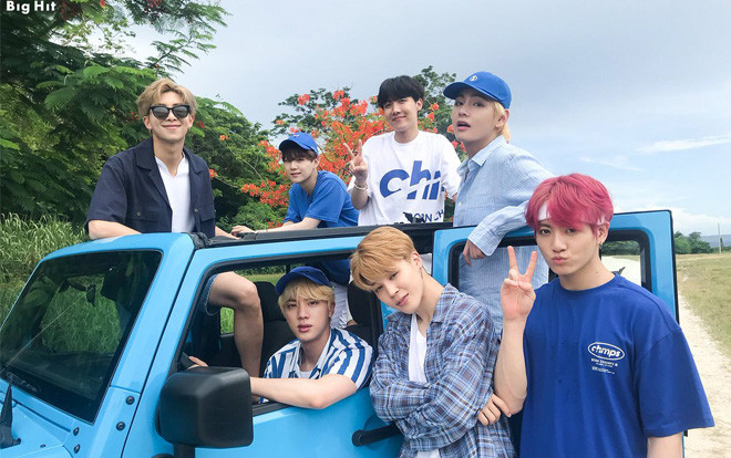 Single tiếng Nhật 'Lights/Boy With Luv' bán chạy, BTS trở thành nghệ sĩ nam nước ngoài đầu tiên được chứng nhận này tại xứ hoa Anh Đào Ảnh 2