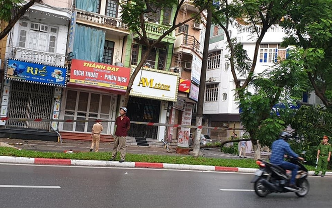 Phát hiện người đàn ông tử vong bên đường cạnh cây xanh bị đổ sau mưa lớn Ảnh 2