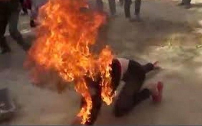 Nửa đêm con khóc, chồng đổ xăng đốt vợ sau tiếng cãi vã Ảnh 2