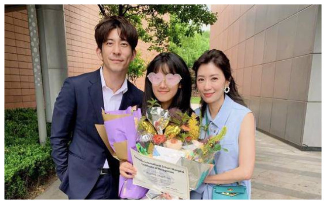 Sau 6 năm sống chung cuối cùng con gái riêng của Giả Tịnh Văn cũng chịu gọi cha dượng là 'bố' Ảnh 2