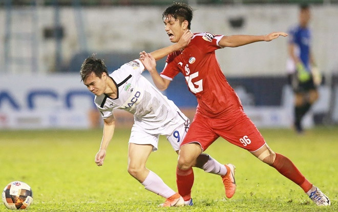 CLB HAGL của bầu Đức bị 'đánh hội đồng', hay chuyện tiếng còi méo Ảnh 2