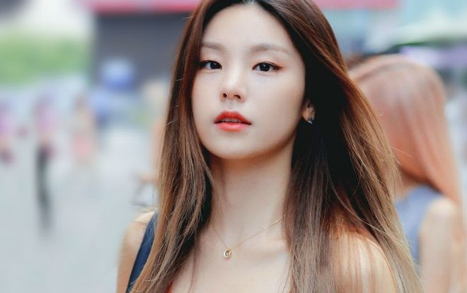 Không hổ danh Rookie nữ sáng giá của năm, Yeji (ITZY) chỉ tạm biệt tóc đuôi ngựa thôi cũng làm fan sốt xình xịch Ảnh 2