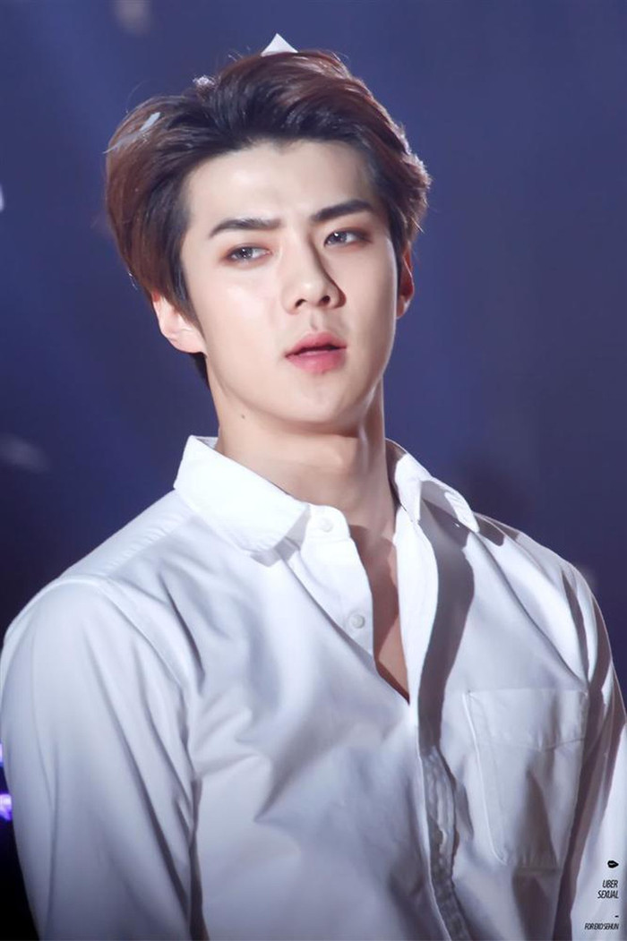 Cười xỉu với 7 idol Kpop có gương mặt lúc nào cũng 'như hận cả thế giới' Ảnh 3