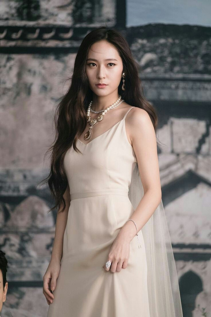 Cười xỉu với 7 idol Kpop có gương mặt lúc nào cũng 'như hận cả thế giới' Ảnh 8